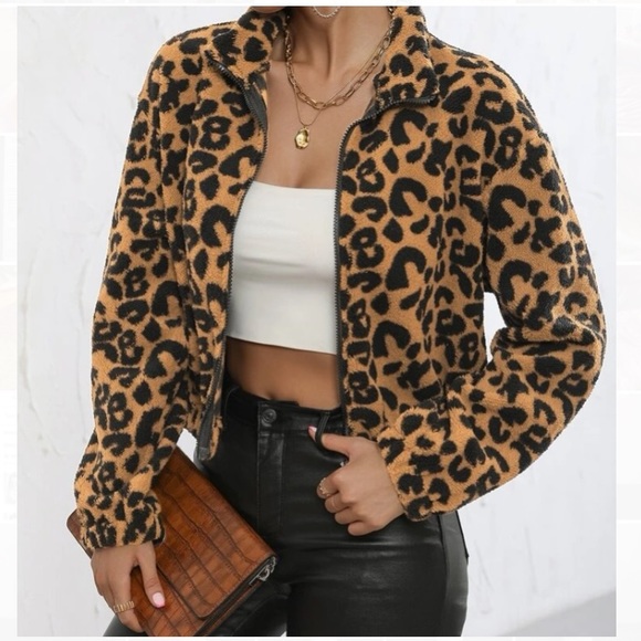 Plush Leopard Print Fleece Jacket 🐾 Cropped Style - Picture 5 of 5